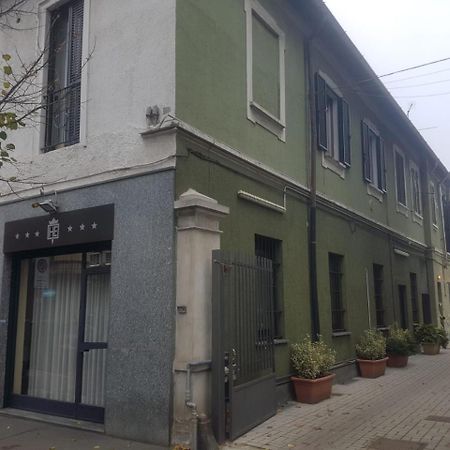 Bed Rho Stazione Bed & Breakfast Exterior photo